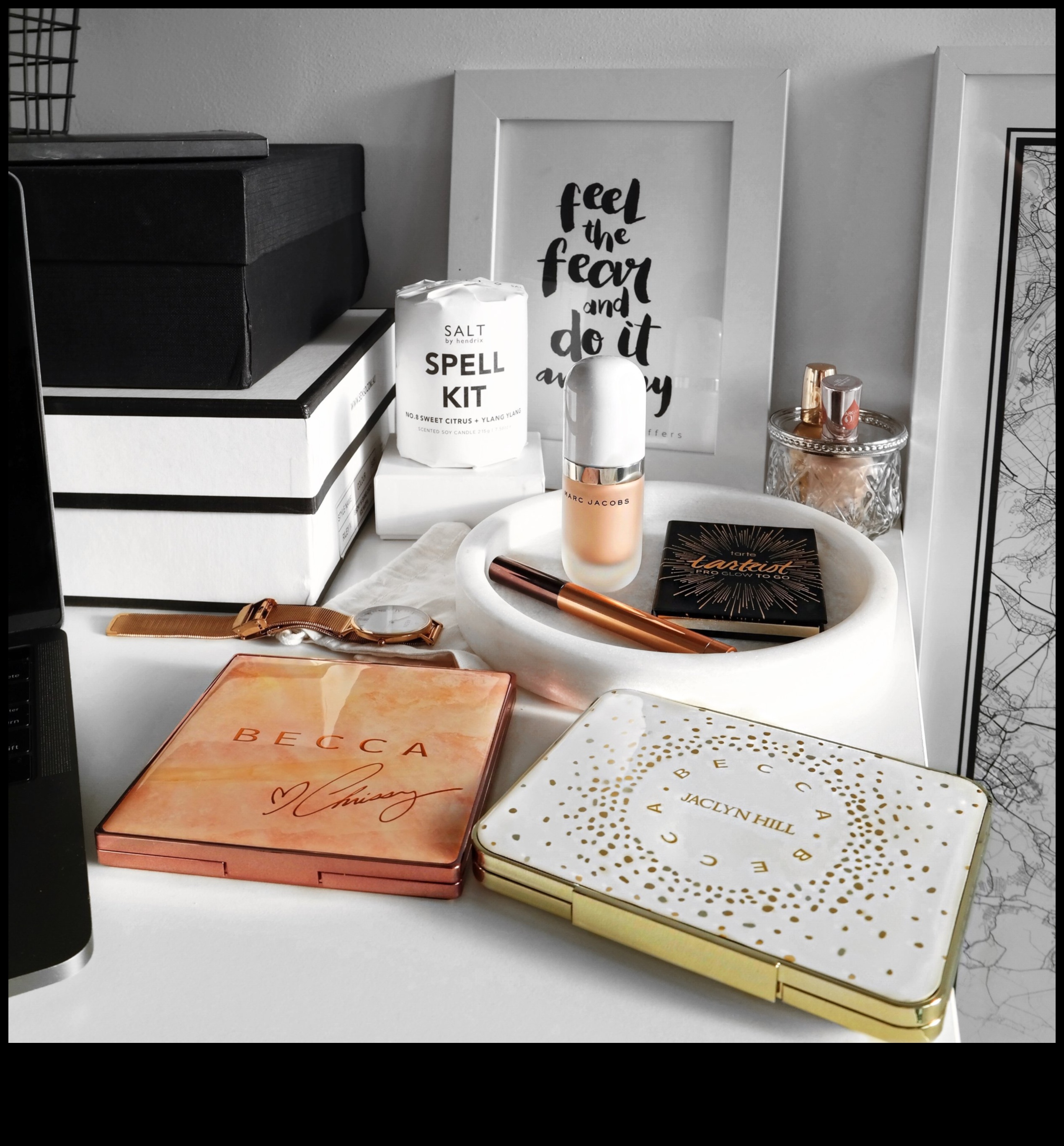 Μινιμαλιστικά highlighters Glowing Beauty για φυσική, χωρίς κόπο λάμψη 2 Glowing Beauty: Embracing Effortless Radiance με μινιμαλιστικά highlighters