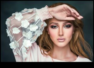 Από τις πασαρέλες στην πραγματική ζωή: Πώς να μεταφράσετε τις τάσεις του φυσικού μακιγιάζ υψηλής μόδας