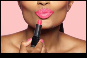 Εφαρμογή κραγιόν: Συμβουλές για να επιτύχετε ένα άψογο και καθορισμένο χείλος